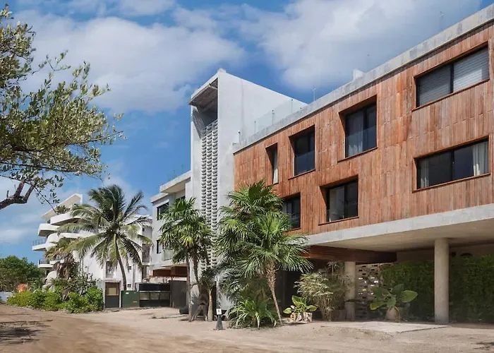 3br Beachfront With Private Rooftop At Tankah Bay *